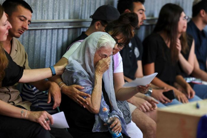 Newsblog zum Krieg im Nahen Osten: Hunderte Trauergäste bei Beisetzung von Shani Louk in Israel