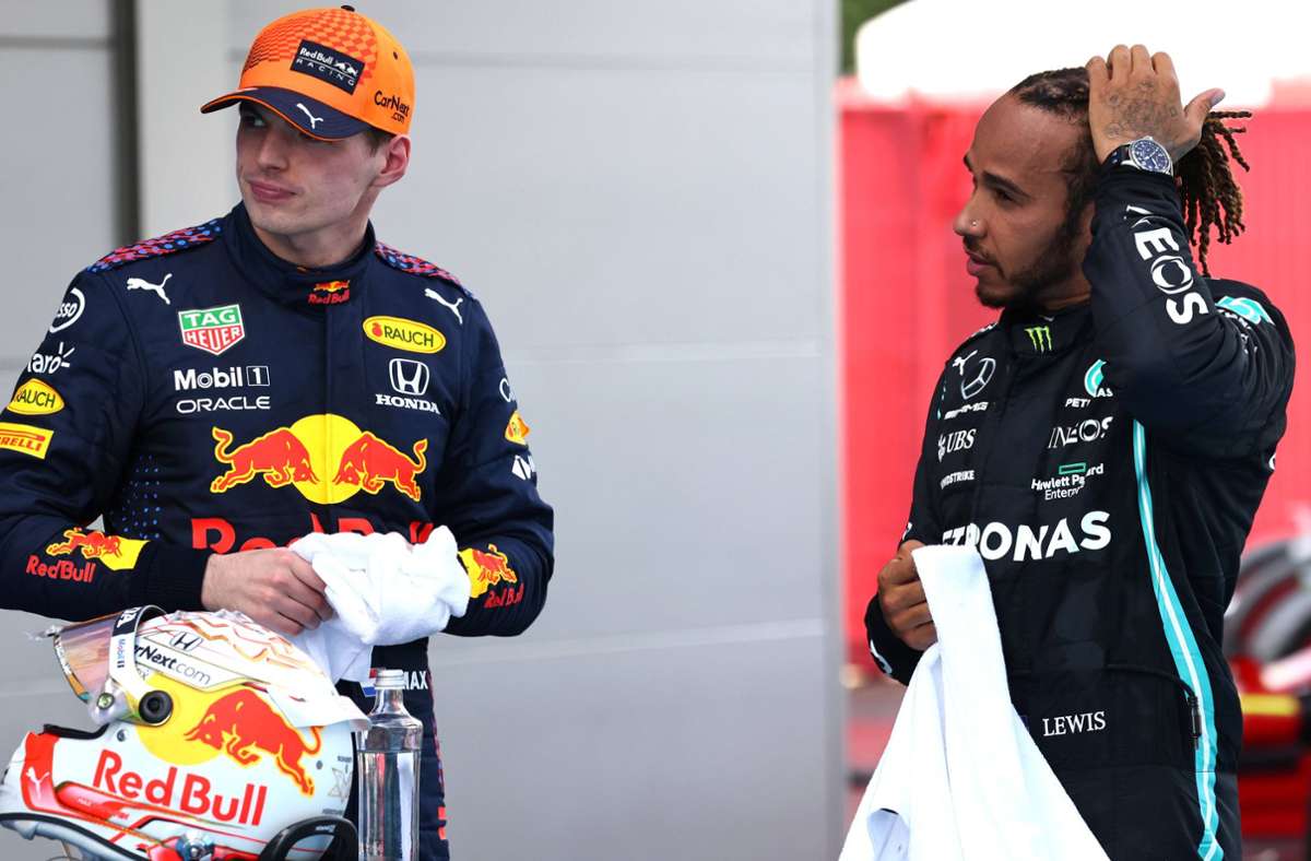 Die Spitzenverdiener der Formel 1: Weltmeister Max Verstappen (li.) und Rekordweltmeister Lewis Hamilton liegen im Gehalt in etwa gleichauf. Foto: imago/Steve Etherington