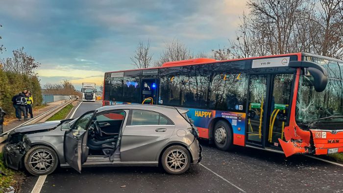 Fünf Verletzte nach Bus-Unfall