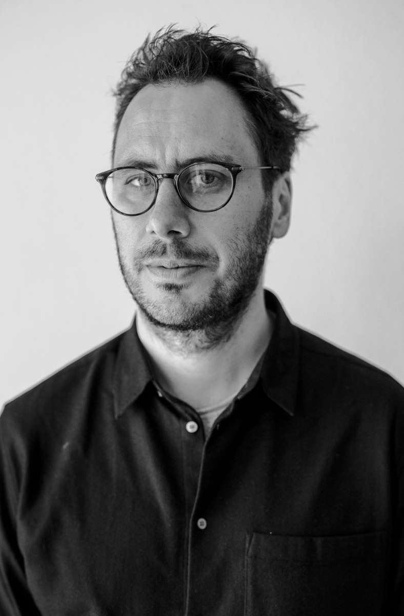 Autor Marco Maurer (41) stammt aus Nördlingen, ist gelernter Molkereifachmann und heute freiberuflicher Reporter und Autor, er hat unter anderem den Axel-Springer-Preis gewonnen. Er lebt in Hamburg.