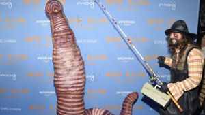 Heidi Klum feiert  als Riesenwurm