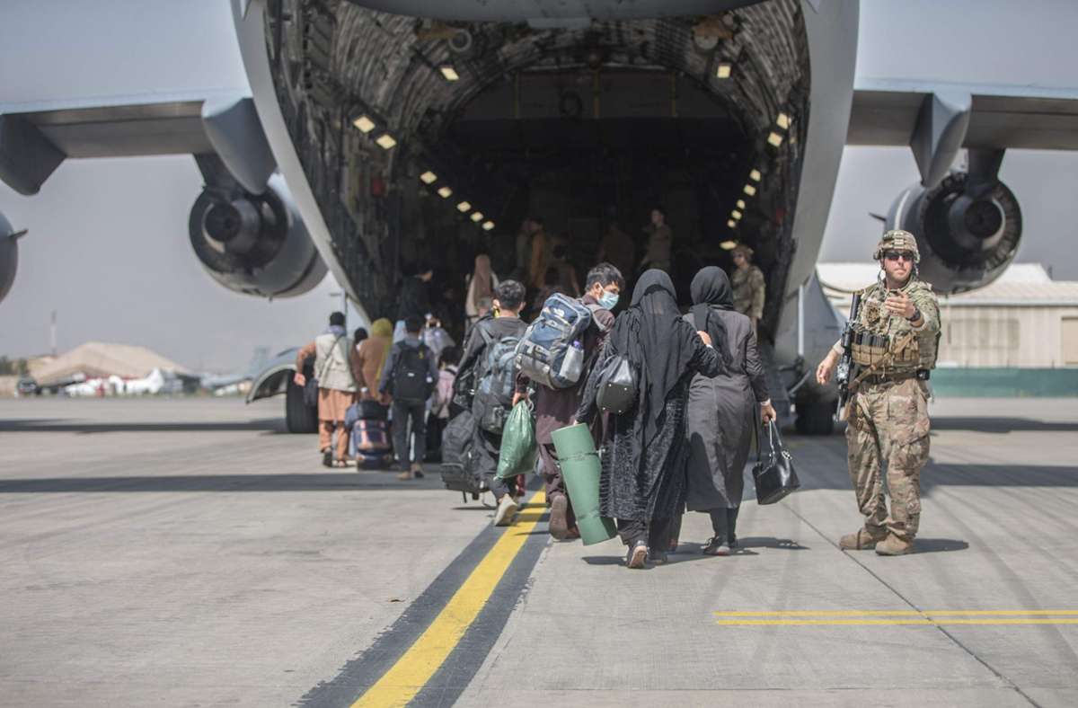 Evakuierung von Helfern aus Afghanistan: Schwere Vorwürfe gegen Angela Merkel