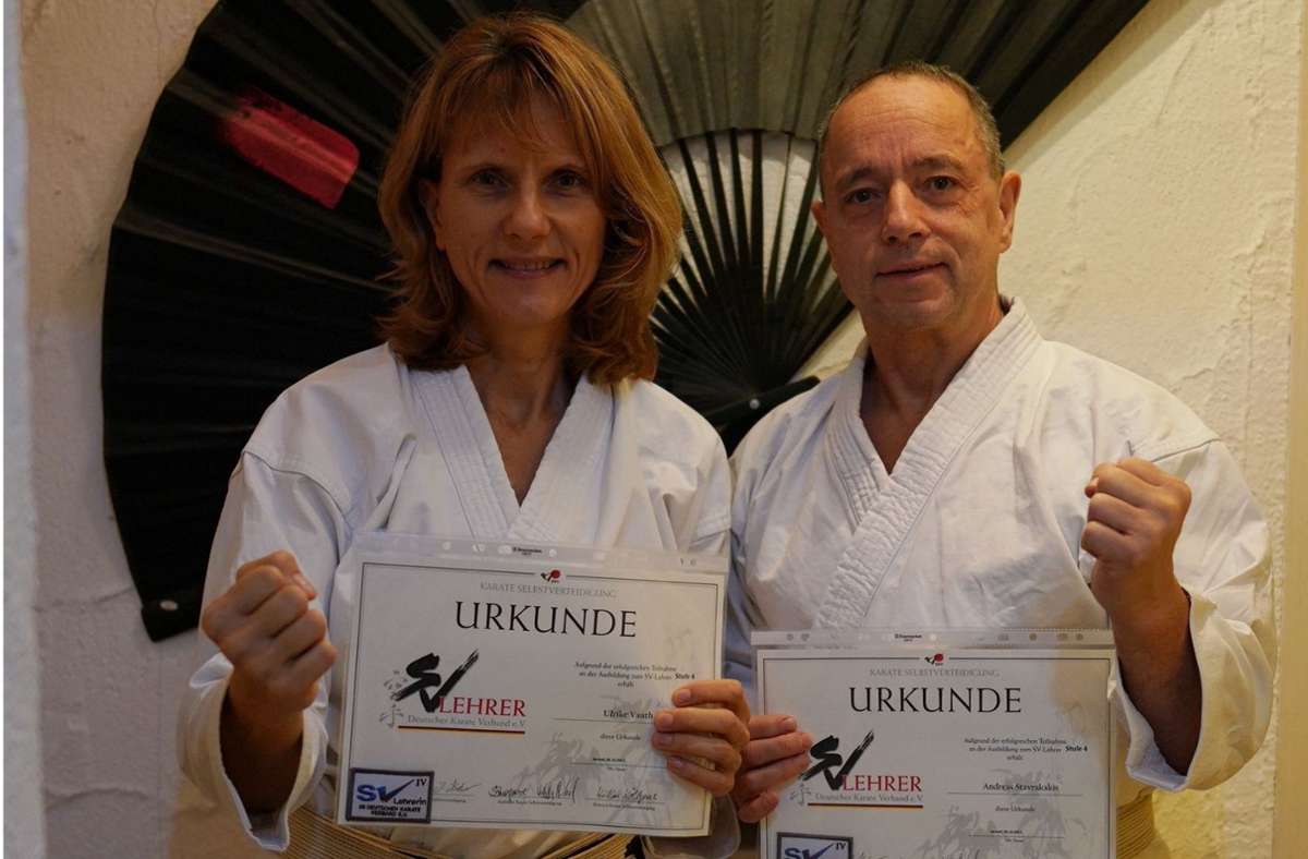 Ulli Vauth (links) und Andreas Stavrakakis präsentieren stolz ihre Urkunde. Foto: privat
