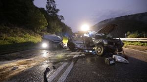 Autofahrer stirbt nach Zusammenstoß mit Gegenverkehr