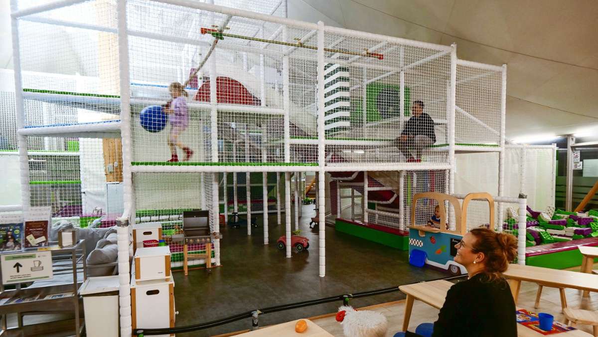 Spielzelt in Leonberg: Spielvergnügen unterm Zeltdach