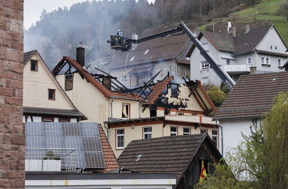 Vor dem Brand in einem Haus in Gernsbach soll es dort Streit zwischen mehreren Bewohnern gegeben haben.