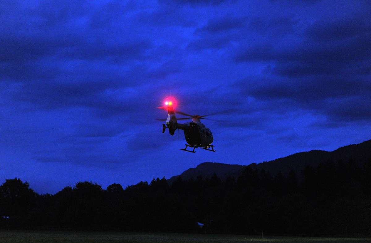 Polizei in Schorndorf sucht Zeugen: Überfall auf Spielhalle – Polizei fahndet mit Helikopter
