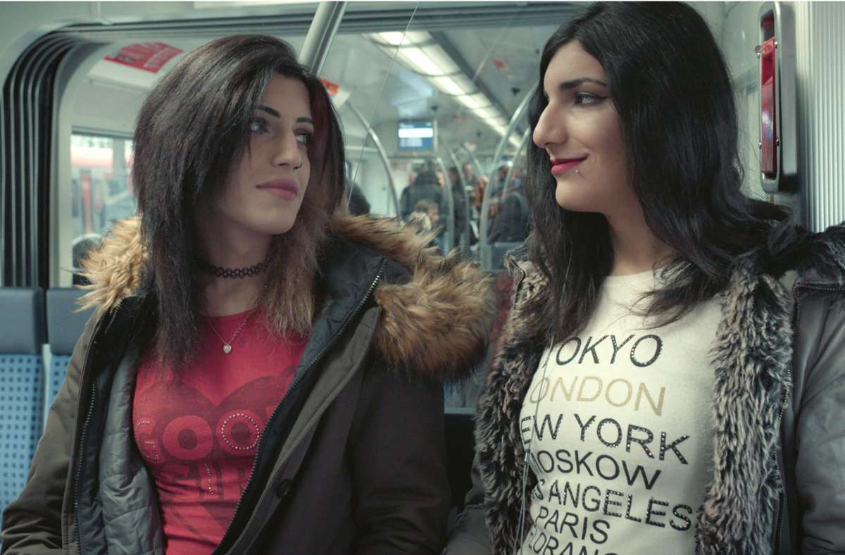 Lohan und Samar können in Deutschland zum ersten Mal ihre weibliche Identität ausleben.