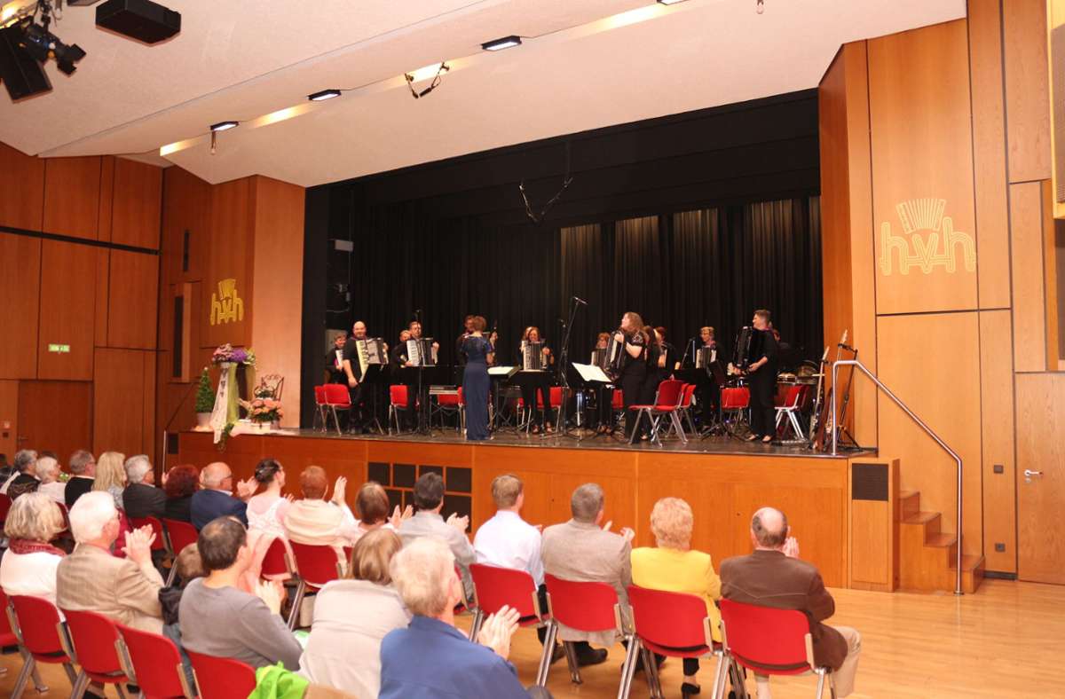 Holzgerlingen: Harmonika-Verein spielt vor ausverkaufter Halle
