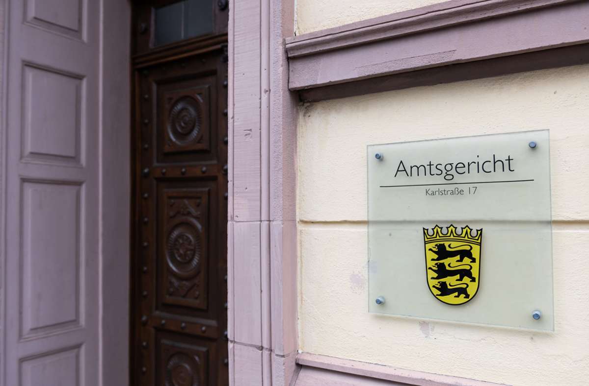Versammlung nahe Kretschmanns Haus: Angeklagter fehlt vor Gericht