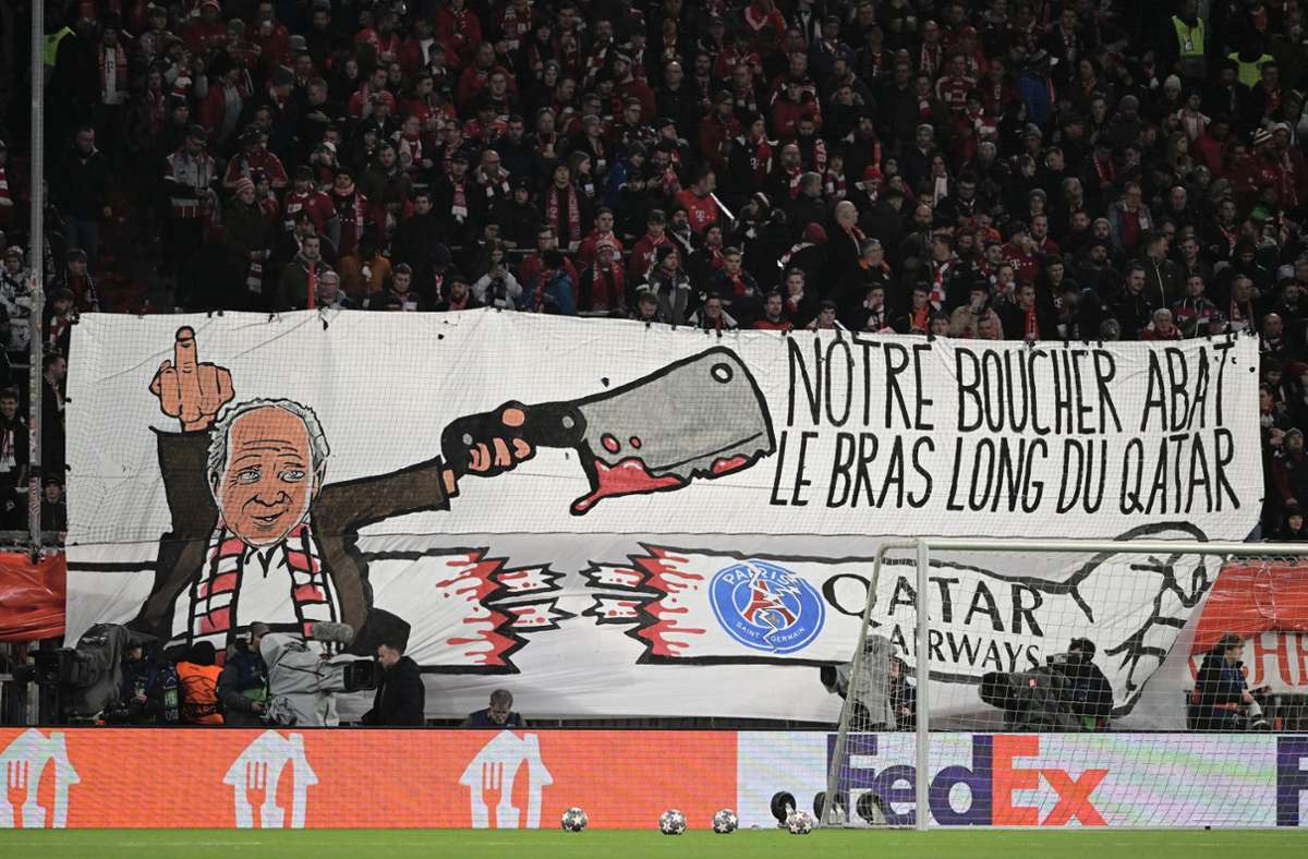 Dieses Banner gab es als Begrüßung für PSG. Foto: dpa/Peter Kneffel