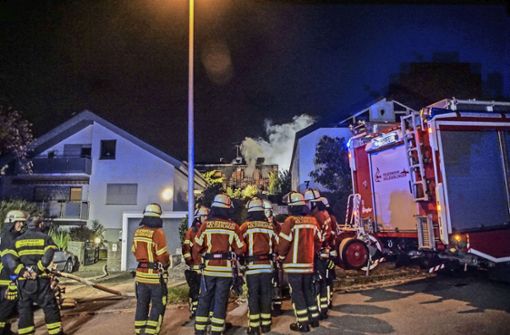 Doppelhausbrand in Waldenbuch. Die Bewohner können entkommen. Das Haus brennt vollständig aus. Foto: SDMG/SDMG / Dettenmeyer
