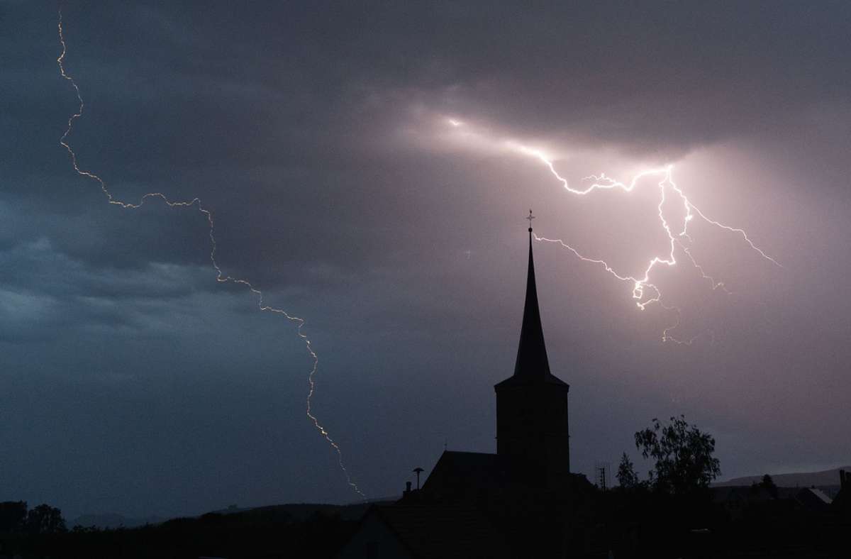 Baden-Württemberg: Deutscher Wetterdienst warnt vor schweren Gewittern und Hagel