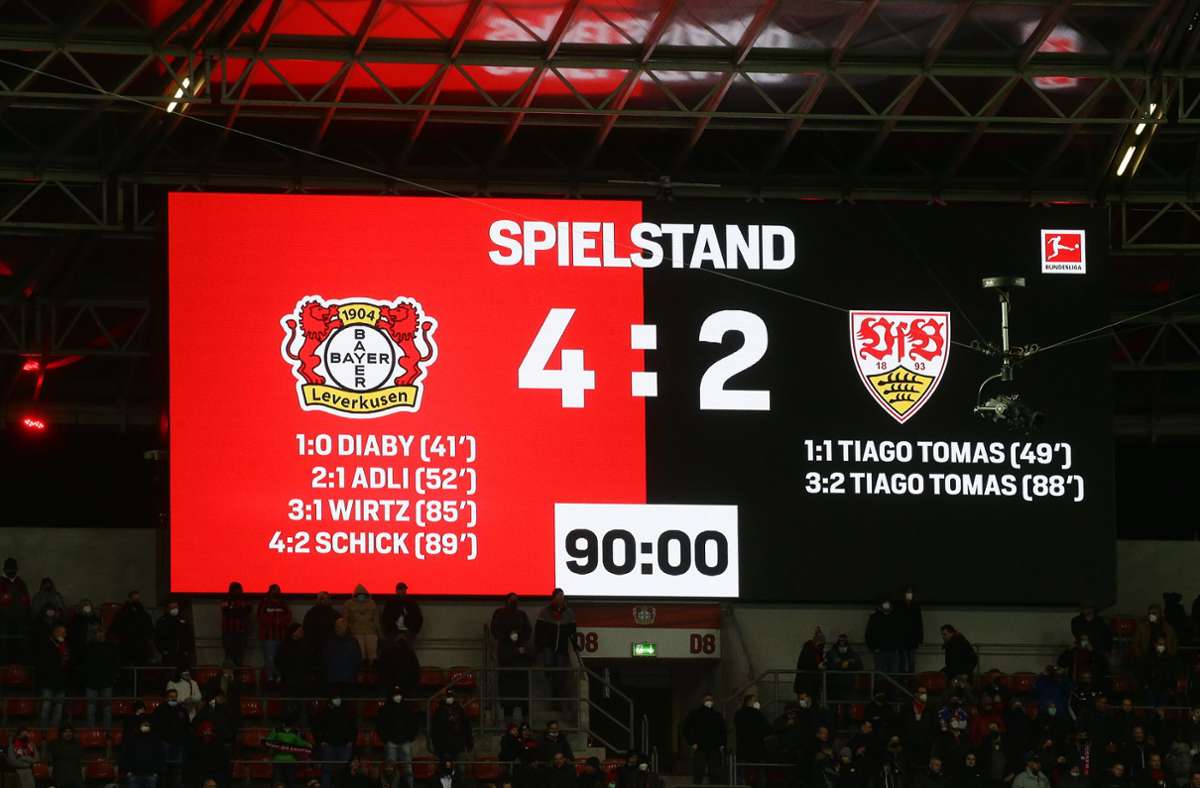 Stuttgarts Tiago Tomas traf zwar zwei Minuten später, Leverkusens Schick machte mit einem weiteren Tor in der 90. Minute dann aber den Sack zu.