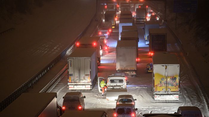 Chaotische Zustände auf vielen Autobahnen des Landes