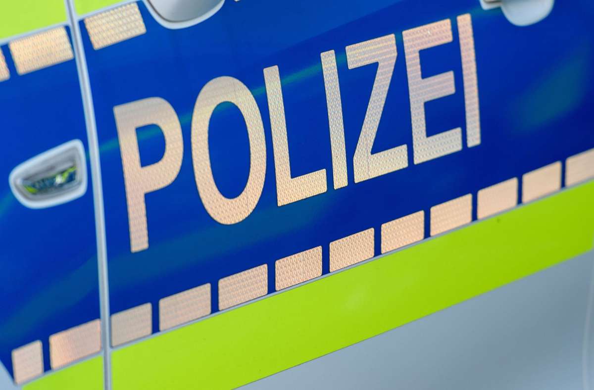 Unfall mit vier Pkw in Ehningen: 21-Jährige überschlägt sich mit ihrem Auto