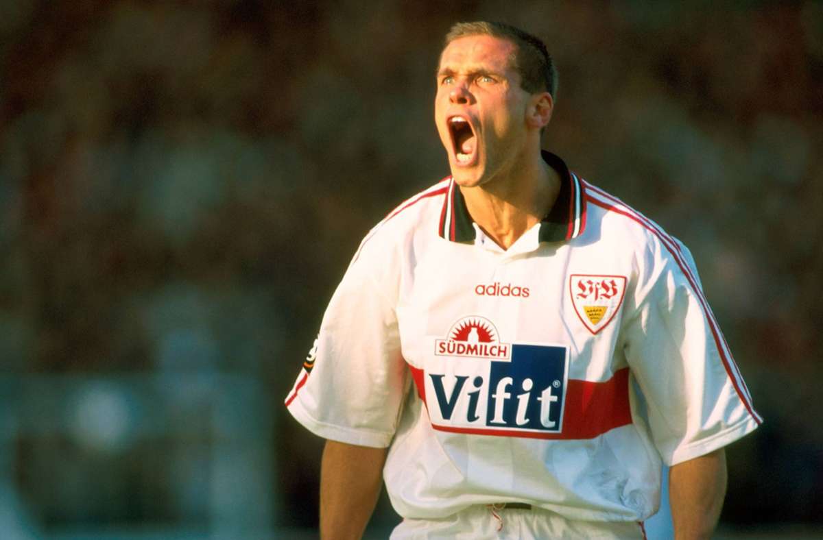 Thorsten Legat, hier 1997 im damaligen Gottlieb-Daimler-Stadion, spielte erst in Bochum und später bei den Weiß-Roten. In unserer Bildergalerie blicken wir auf ihn und auf weitere Akteure, die für beide Vereine aktiv waren.