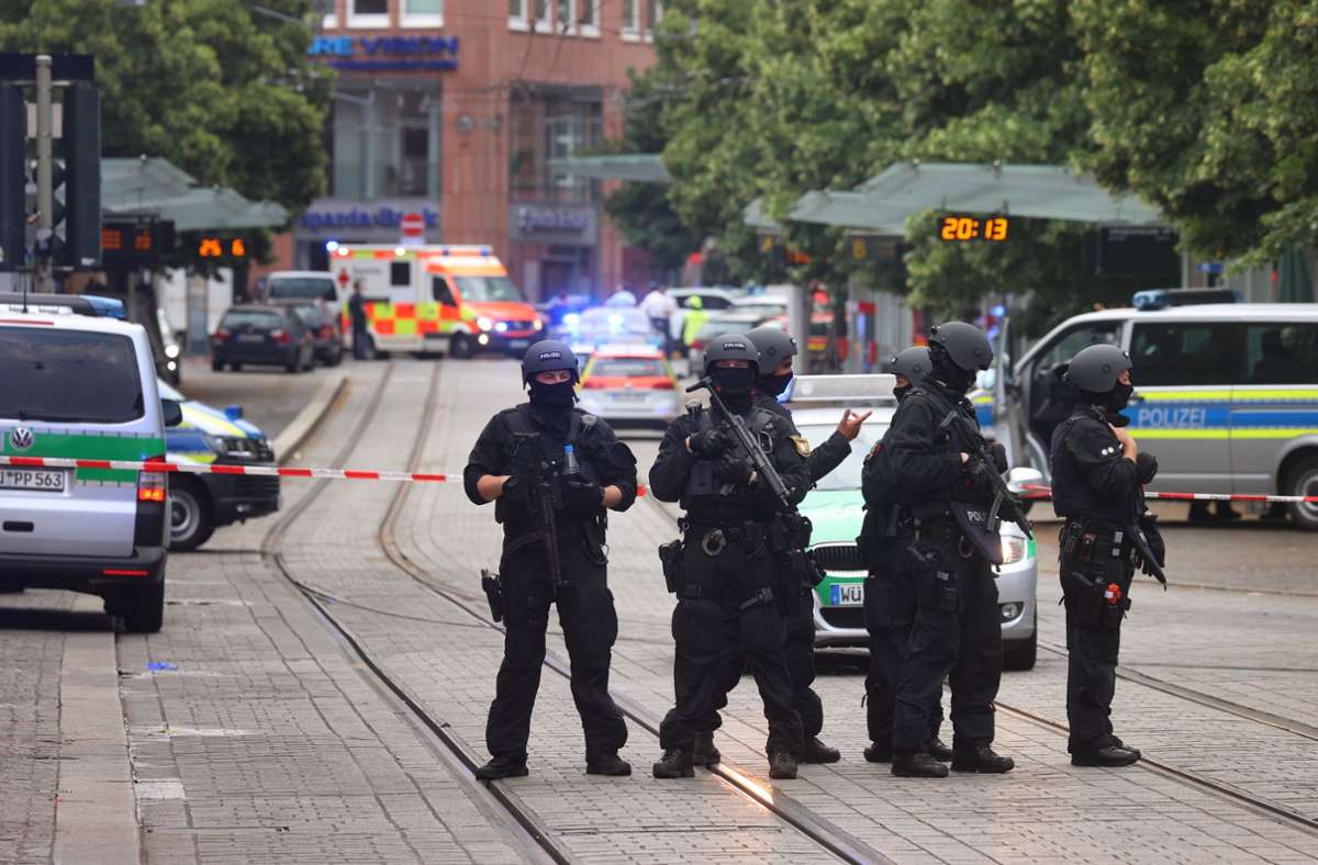 Messerattacke in Würzburg: Tote, Verletzte, couragierte Passanten und viele offene Fragen