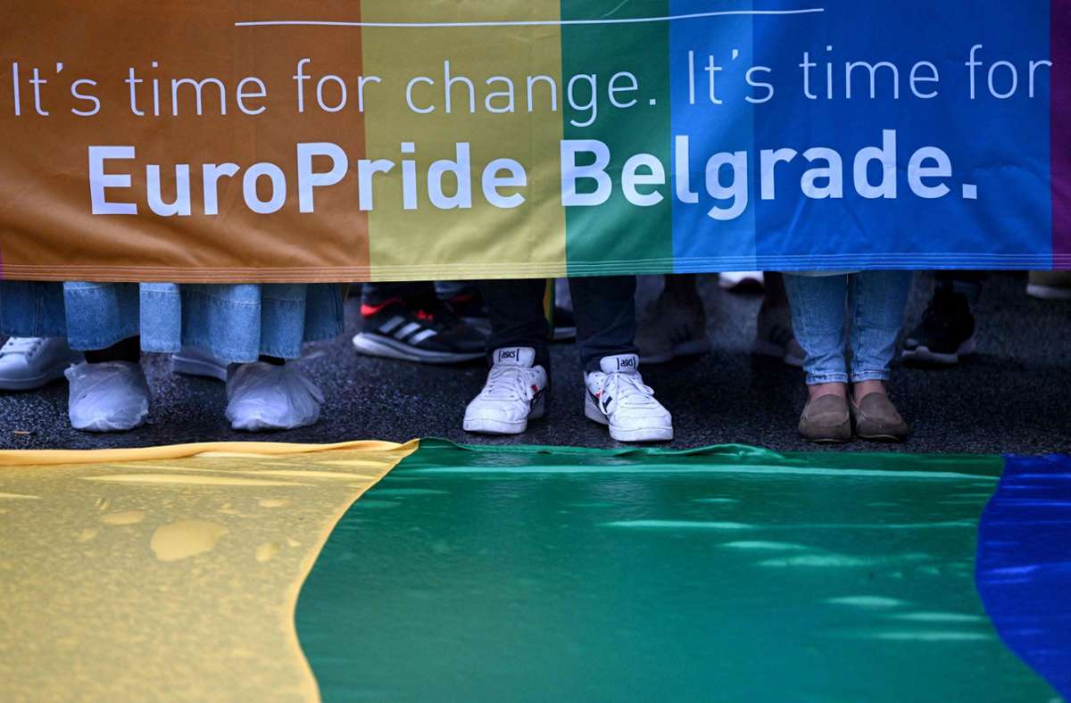 Trotz Widerstand der Behörden: Europride-Parade marschiert durch Belgrad