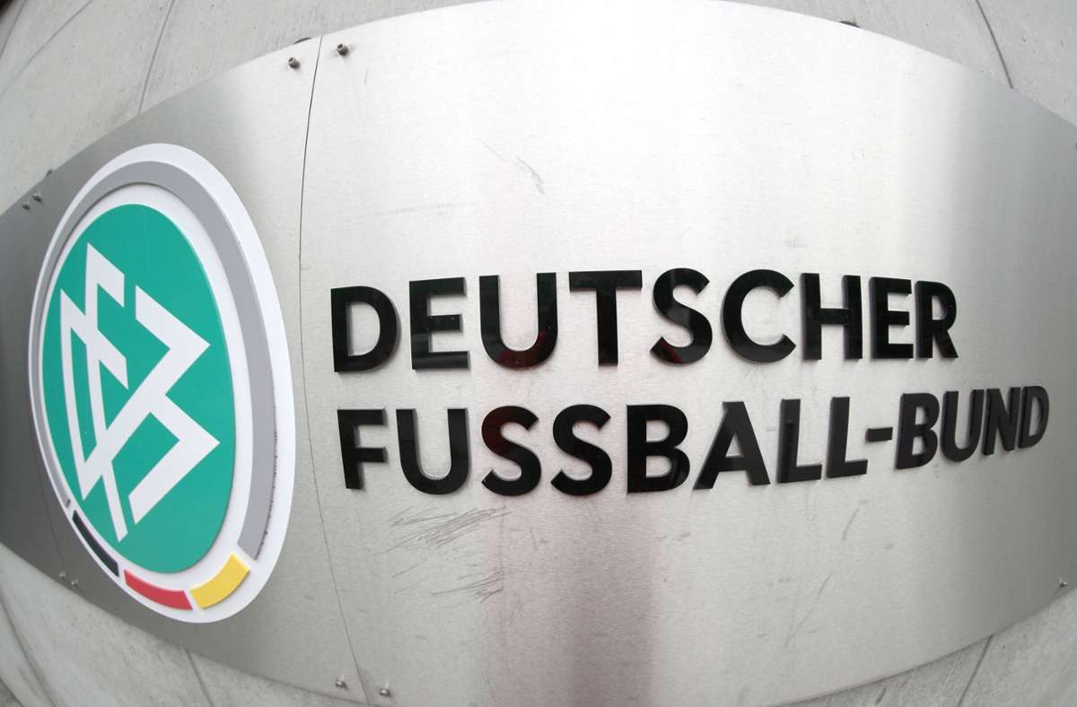 Razzia bei  Deutschen Fußball-Bund: Taumelnder Riese DFB