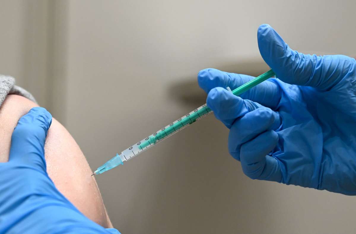 Impfpflicht ab 15. März in Kliniken und Heimen: Kann man  Impfunwilligen kündigen?
