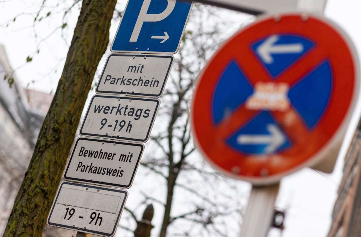 Vielerorts wird das Angebot an öffentlichen Parkplätzen immer weiter eingeschränkt – auch vor dem Hintergrund der angestrebten Mobilitätswende. Foto: dpa/Philipp von Ditfurth