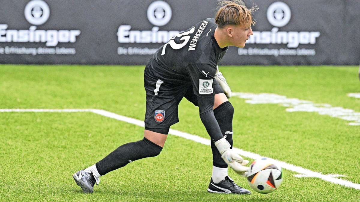 Fußball bei den  Junioren des 1. FC Heidenheim: Torwart Tom Gerlach aus Aidlingen genießt das volle Vertrauen