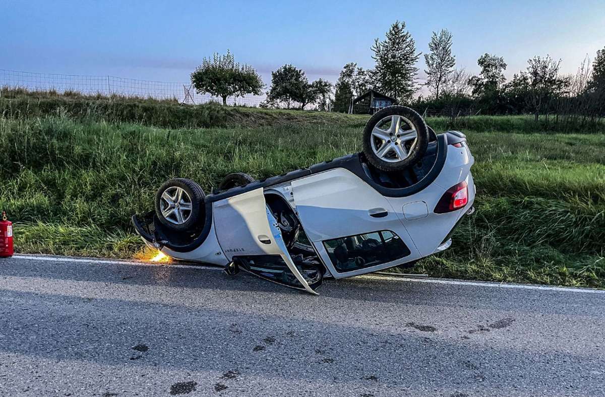 Ein 59-jähriger Dacia-Fahrer ist bei einem Unfall am Dienstagabend gegen 19 Uhr schwer verletzt worden.