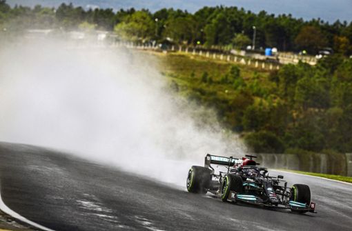 Lewis Hamilton absolvierte 51 Runden mit einem Satz Reifen und kam erst spät an die Box – damit war ein Platz auf dem Podium verloren. Foto: imago/François Flammand Foto:  