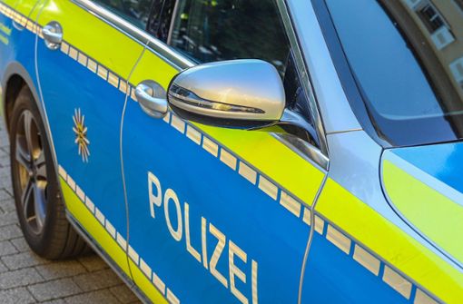 Die Polizei nahm den 37-Jährigen noch am Bahnhof fest (Symbolbild). Foto: imago images/Einsatz-Report24/Fabian Geier
