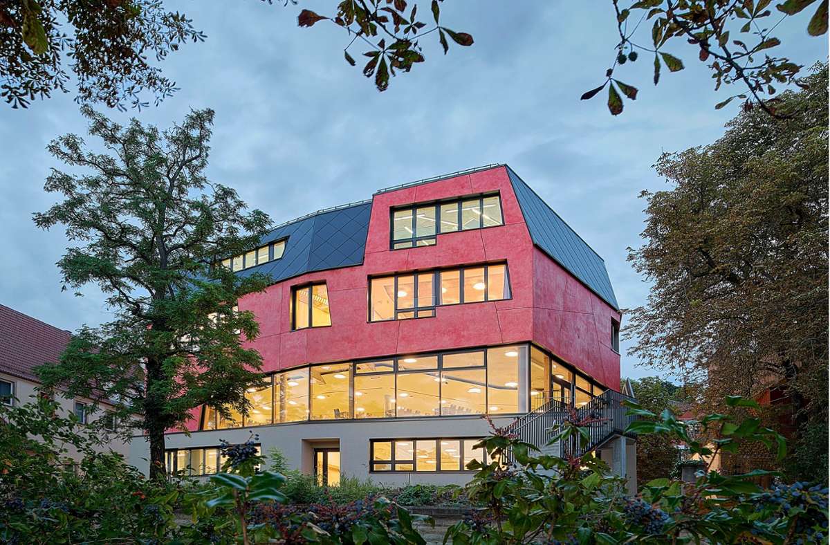Der Oberstufen-Neubau der Freien Waldorfschule  Uhlandshöhe Stuttgart, entworfen von Architekt Stefan Behnisch.