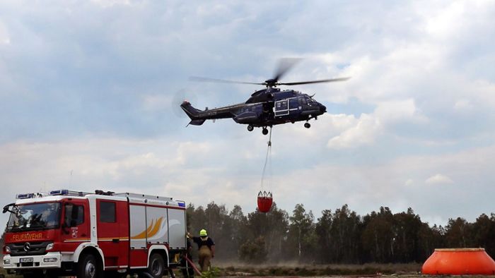 Löscharbeiten: Waldbrand bei Jüterbog eingedämmt