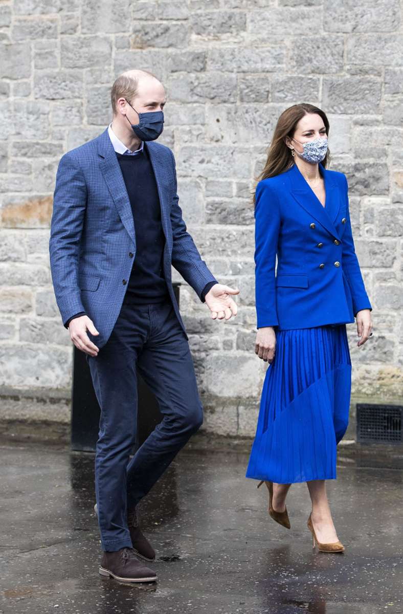 Am Montag zeigte sich die Herzogin in einem anderen monochromatischen Look: Ganz in Royalblau.