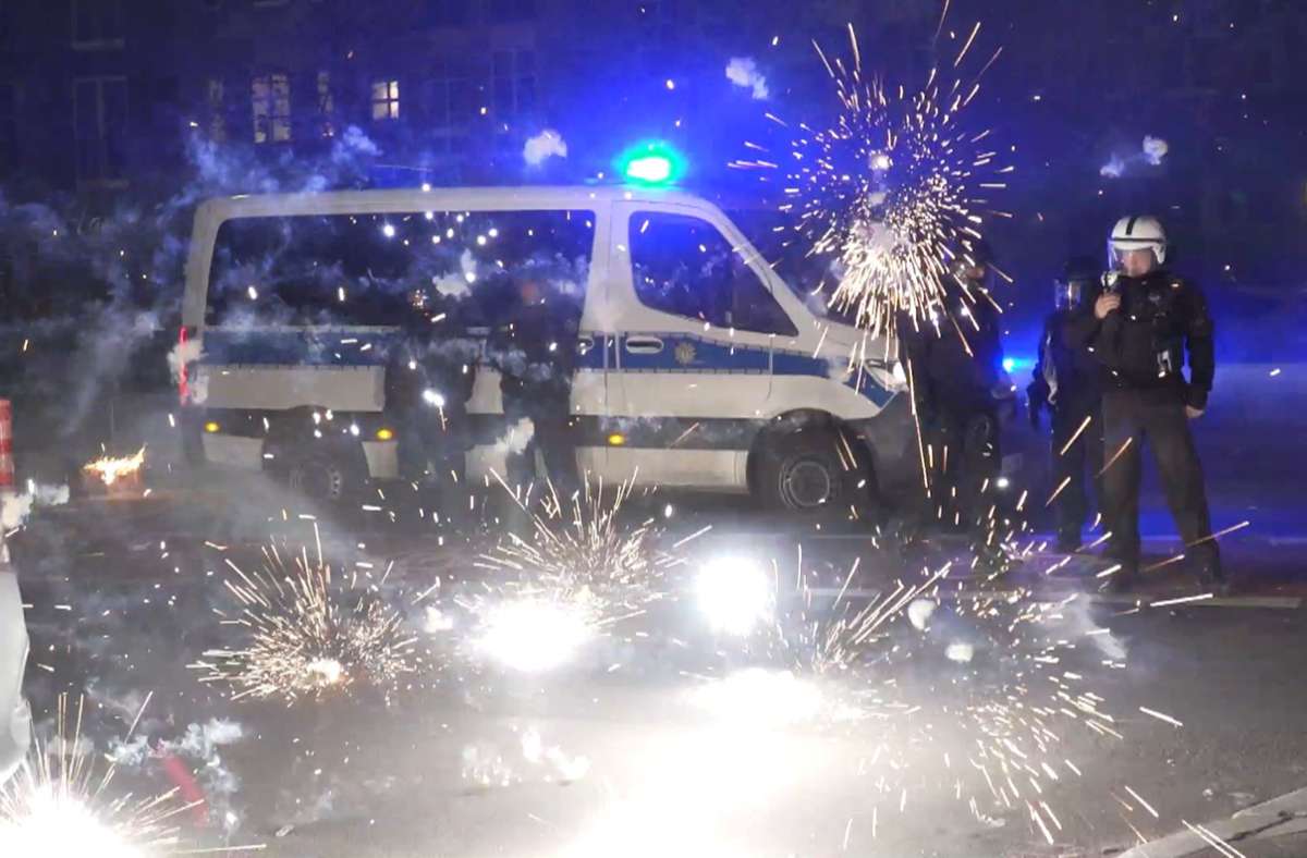 Nach Silvester-Krawallen in Berlin: Restaurants laden Feuerwehr und Polizei zum Essen ein