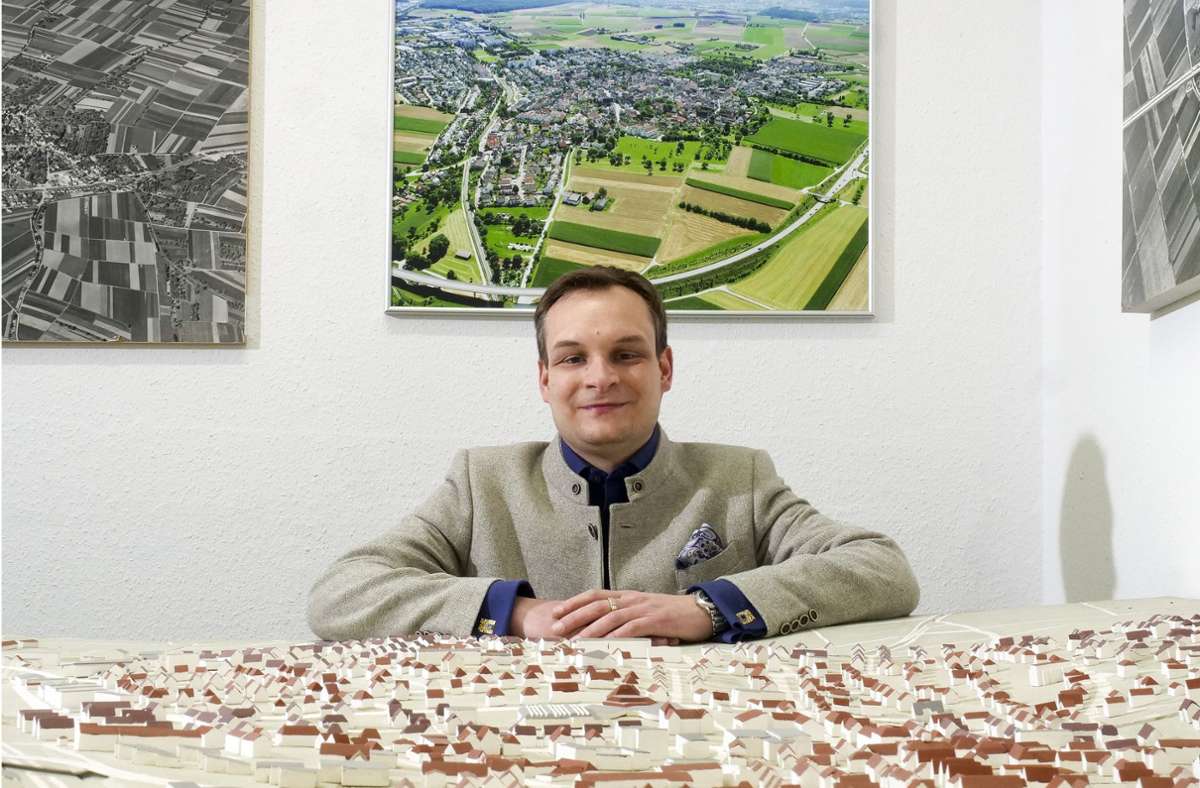 Leitet seit Januar das Stadtarchiv in Korntal-Münchingen: Andreas Walter. Bisher arbeitete der 35-Jährige aus Münchingen in der Welt der Steuern. Foto: Simon / Granville