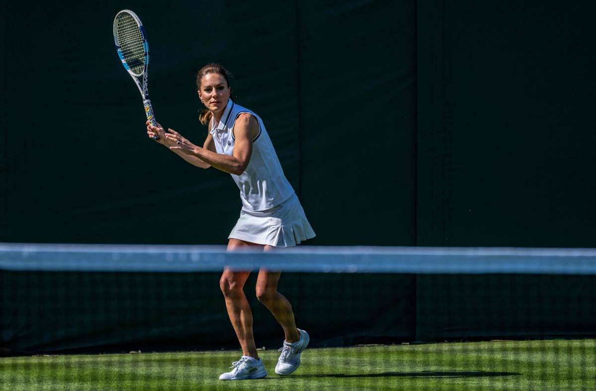 Royaler Return: Prinzessin Kate bei ihrer Partie mit Roger Federer auf dem grünen Rasen von Wimbledon.