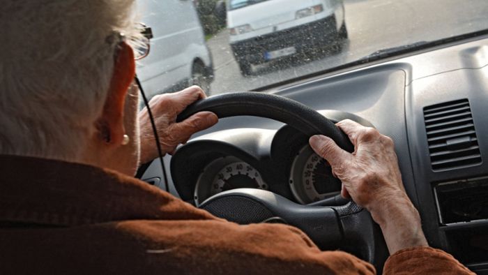 94-Jähriger baut  in Schönaich mehrere Unfälle beim Ausparken