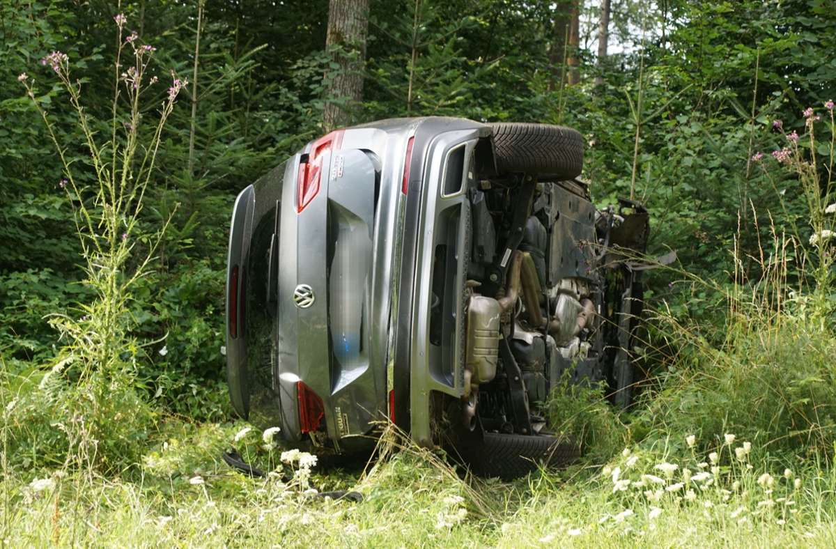 Zeugen zu rotem Mini-Cooper gesucht: Polizei ermittelt nach Unfallflucht in Jettingen