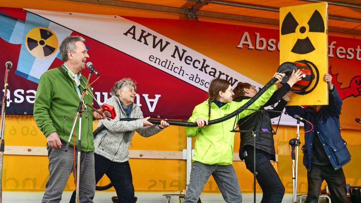 Abschaltfest in Neckarwestheim: Hunderte Atomkraftgegner feiern das Ende von Block 2