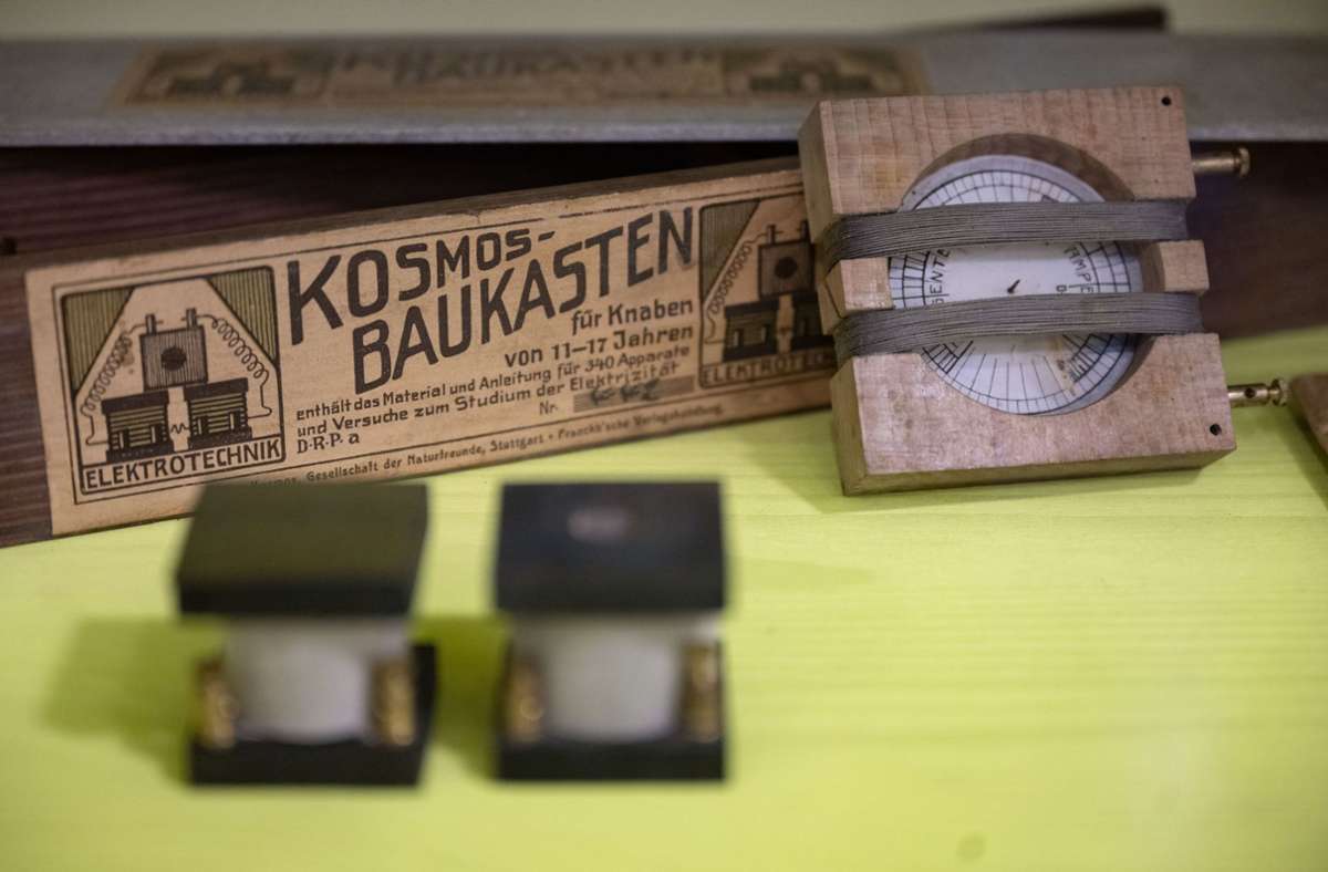 1922 kam der erste Kosmos-Experimentierkasten heraus – ein Exemplar dieses „Kosmos-Baukastens für Knaben von 11-17 Jahren“ ist in der Ausstellung im Stadtpalais bis 6. November zu sehen.