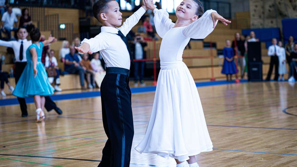 Tanzen: Kleine Tanzpaare vom Royal Dance Böblingen ganz groß