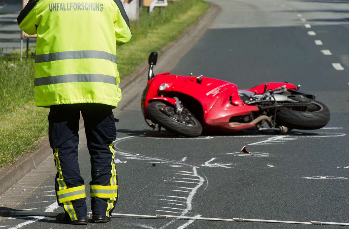 Die Unfälle mit Motorrädern haben im Vergleich zum Vorjahr zugenommen. (Symbolfoto) Foto: dpa/Julian Stratenschulte