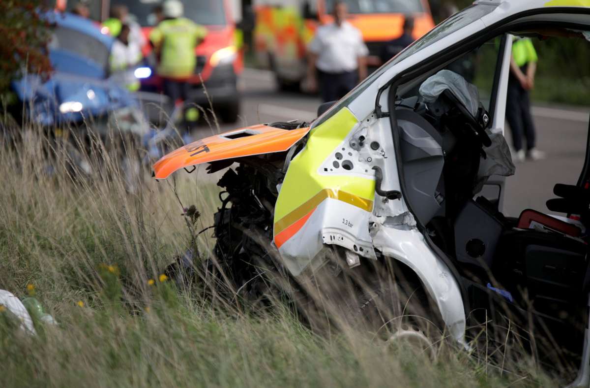 Unfall bei Geslau: Auto prallt in Krankenwagen – drei Menschen sterben