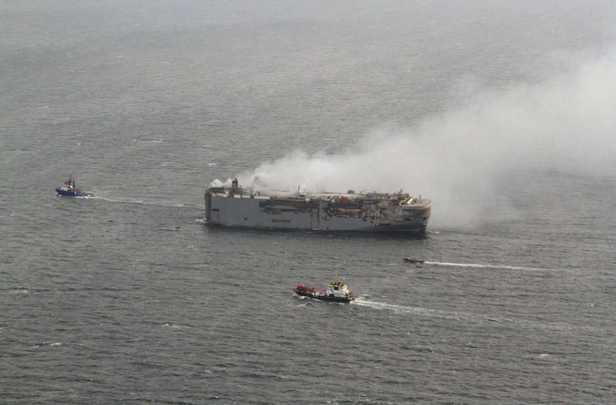 Nordsee: So läuft die Abschlepp-Aktion des brennenden Frachters