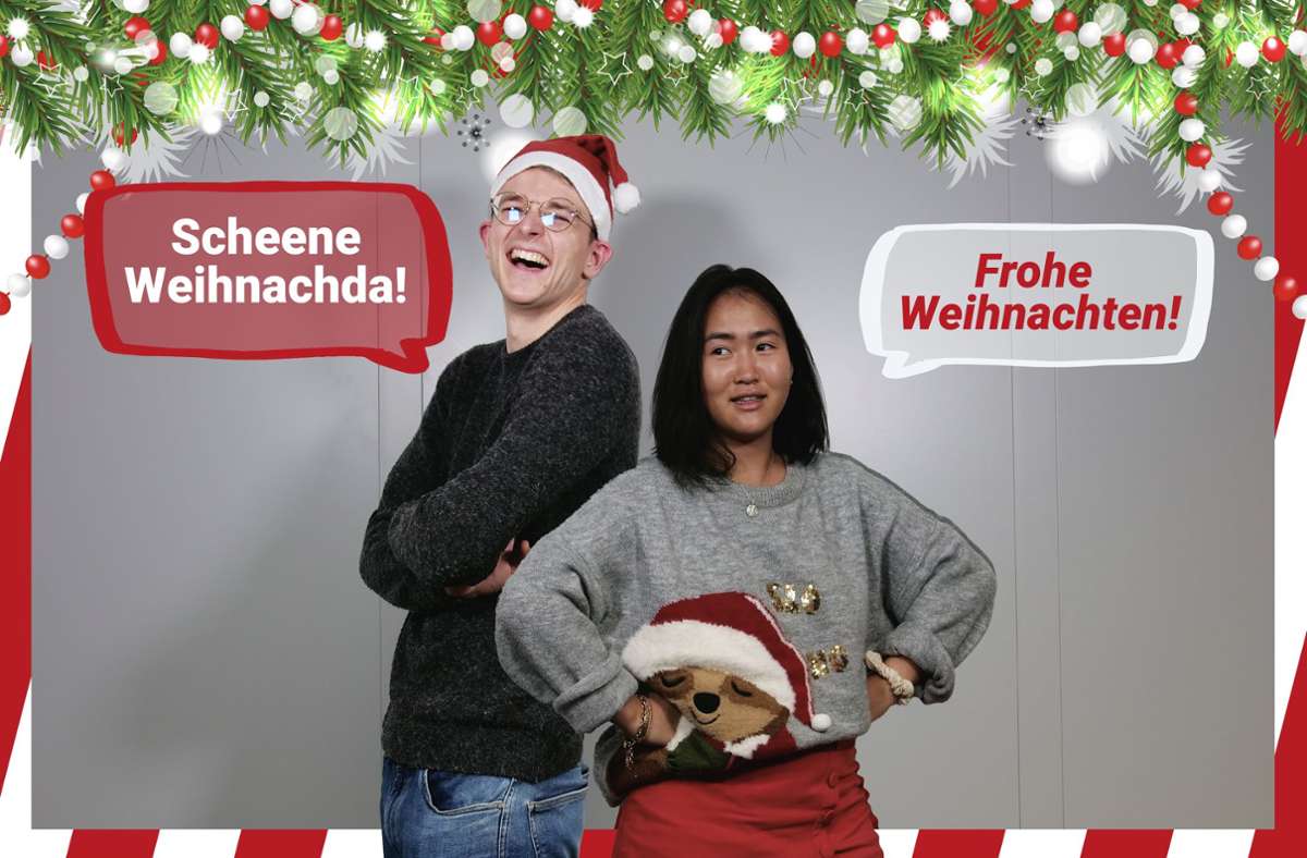 Unsere Online-Redaktion wünscht frohe Weihnachten – und das auf Schwäbisch. Hier Tina Vo (rechts) und Florian Dürr. Foto: Tina Vo/Shutterstock/Natalia Karebina