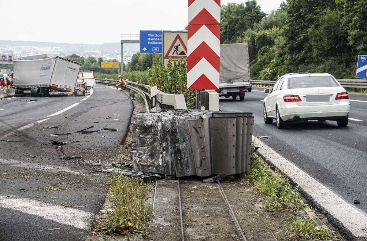 Nach Unfall auf A8 bei Leonberg: 120 000 Euro Schaden und 16 Kilometer Stau