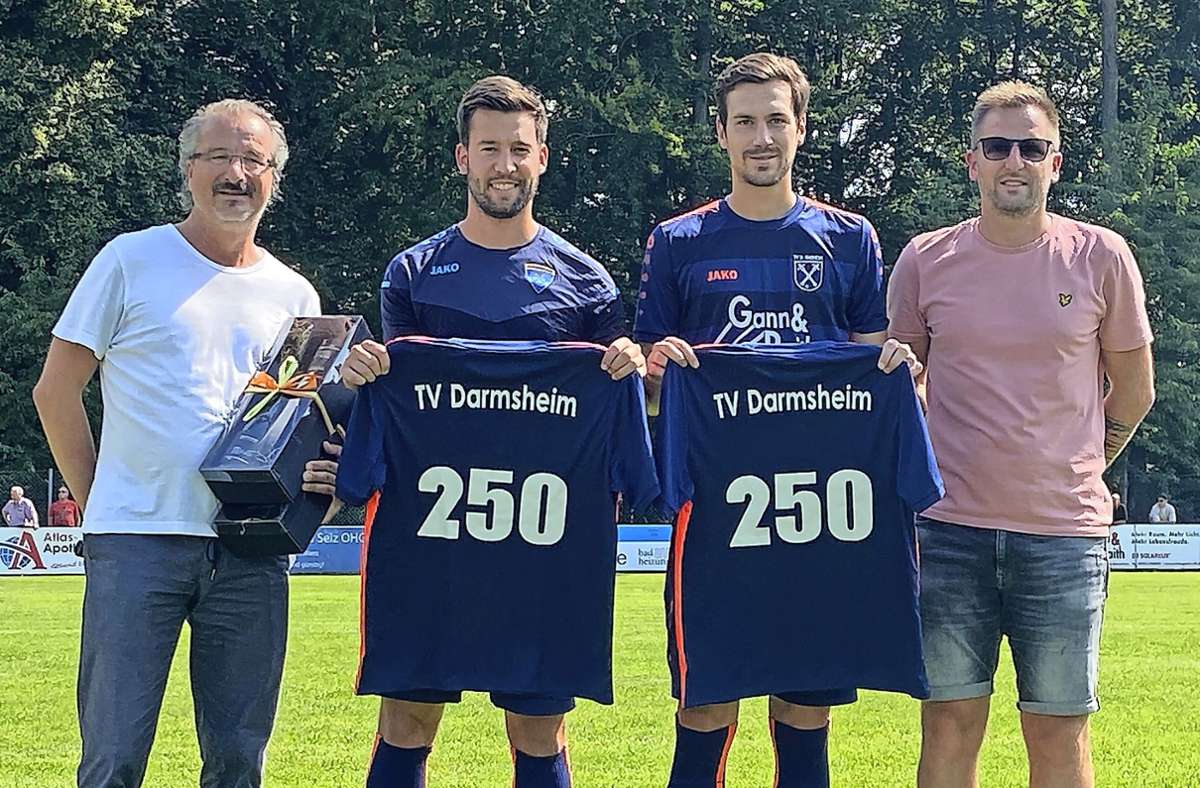 Fußball beim TV Darmsheim: Vincent Wörner und Tim Schneider für 250 Spiele geehrt