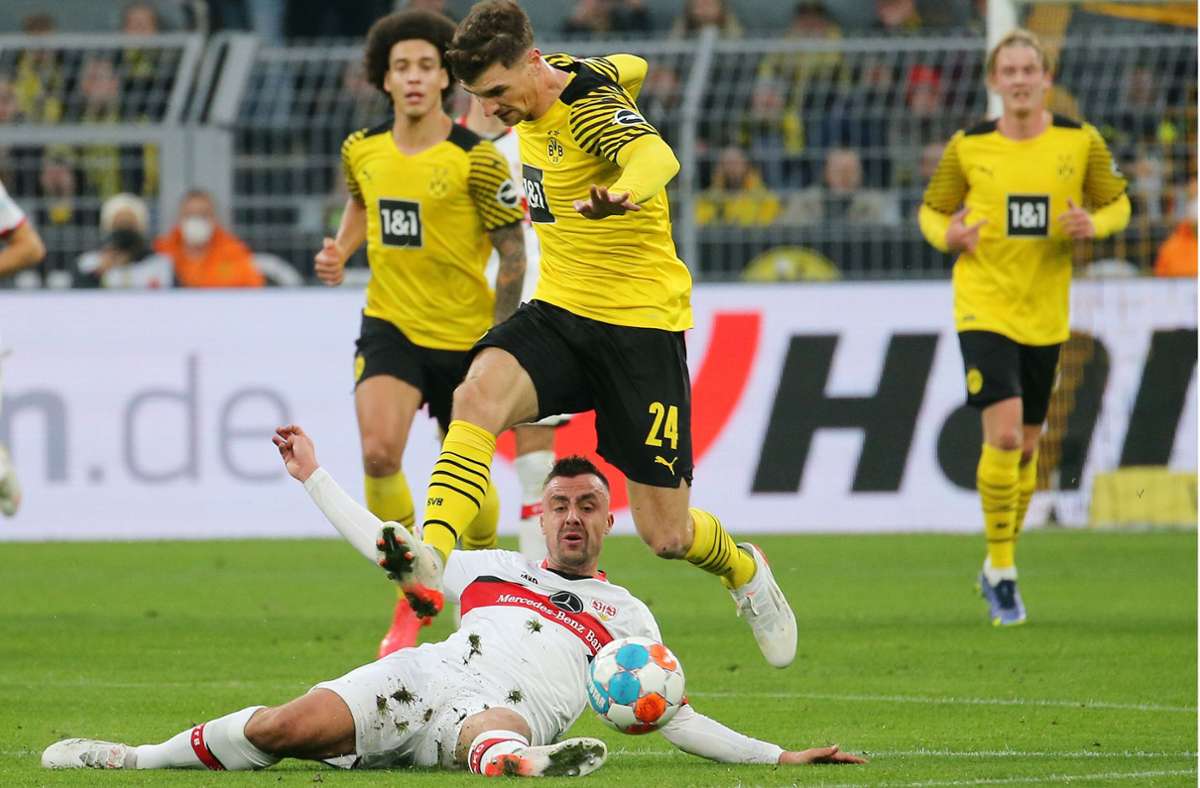 Der VfB greift an, verliert den Ball – anschließend haben Philipp Förster und Co. beim Dortmunder Gegenangriff das Nachsehen.