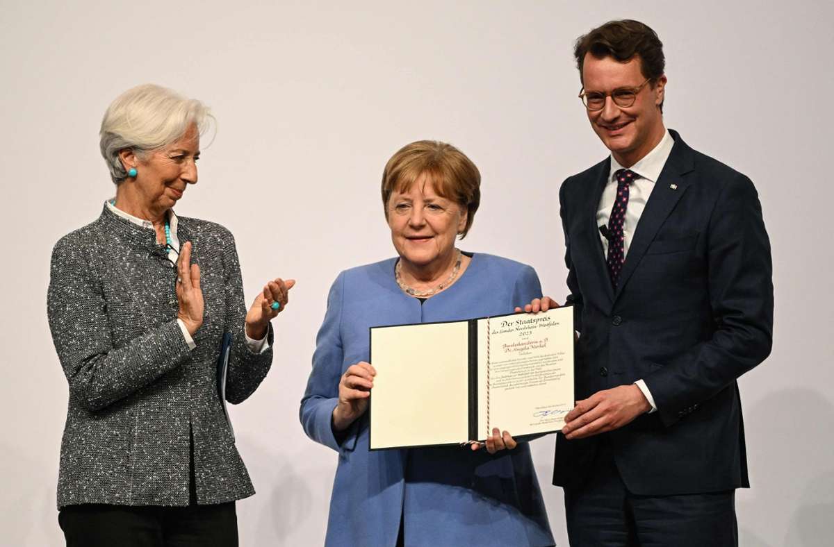 Angela Merkel: Frühere Bundeskanzlerin  reist in Flutgebiet und erhält NRW-Staatspreis