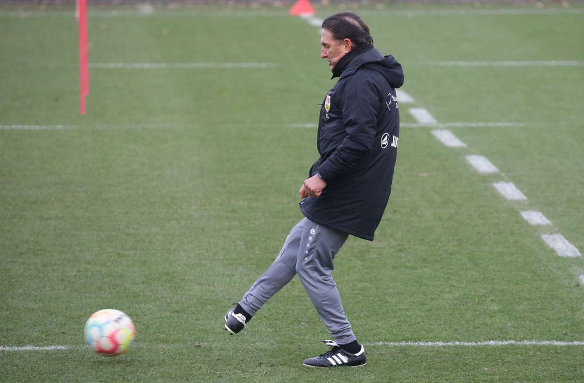 Training beim VfB Stuttgart: Bruno Labbadia bittet zum Aufgalopp